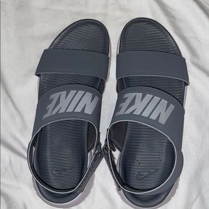 NIKE TANJUN SANDAL